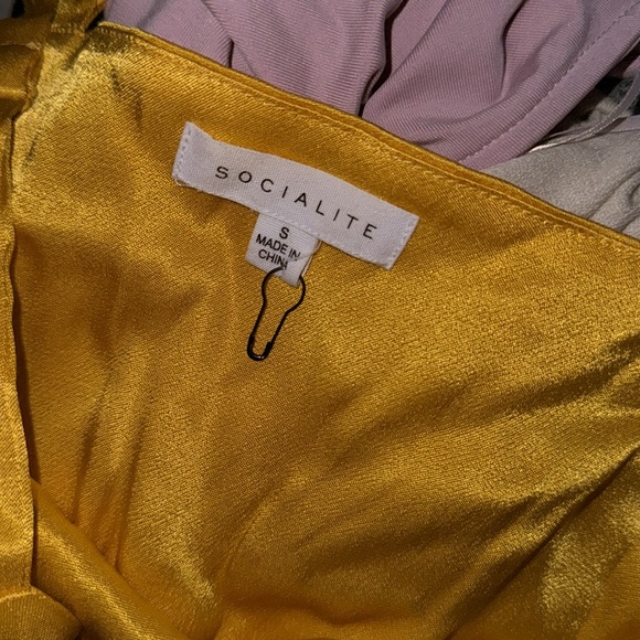 Small NWOT SOCIALITE Front tie Yellow Satin Midi Dress - Picture 3 of 3